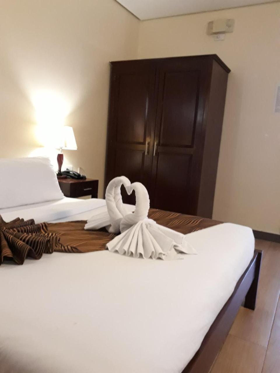 Sea Garden Resort Iloilo Pavia Exterior foto